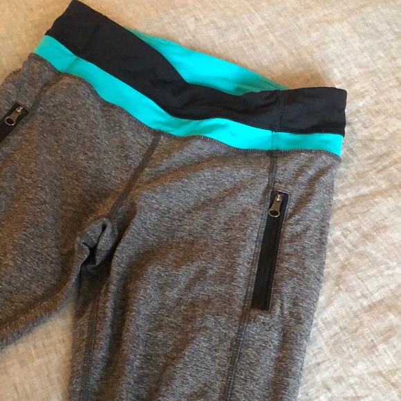 Lululemon grey size 6 leggings - Picture 3 of 3